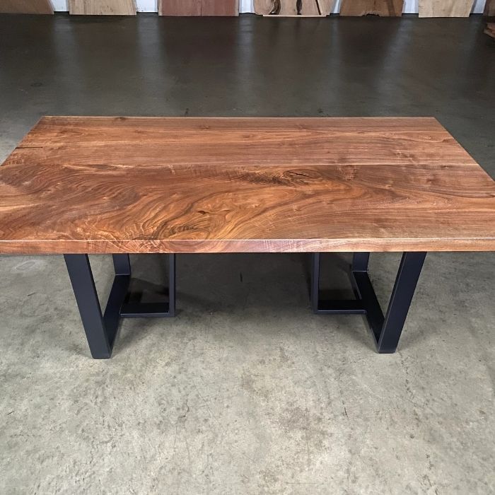 El yapımı ahşap masa üretimi